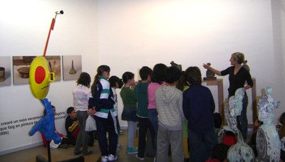 1.200 alumnes visiten l'exposició de Joan Miró a Ripollet.