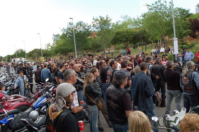 500 motos participen a la 5a Trobada Harley Custom de Ripollet.