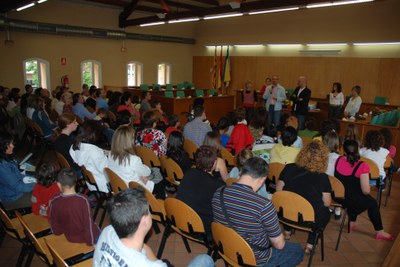 L'Ajuntament ofereix una recepció oficial als artífexs de l'himne .