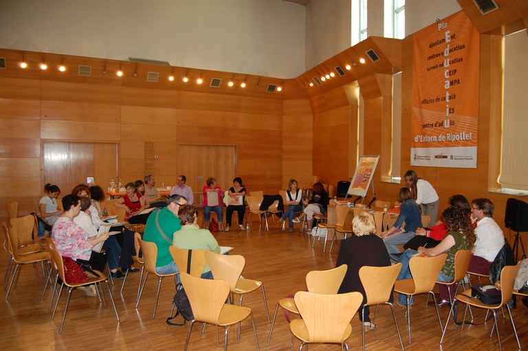 ripollet-educacio-pla-entorn-jornada-300507.JPG
