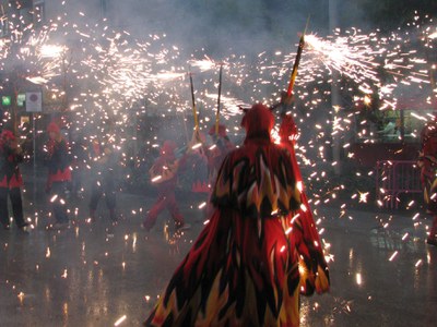 Ripollet viu una tranquil·la nit de Sant Joan.