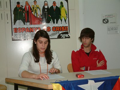 Els joves d'Esquerra Republicana a Ripollet presenten la campanya 'Espanya és crisi'.