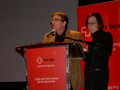 Els voluntaris de Creu Roja commemoren el Dia contra la violència vers les dones.