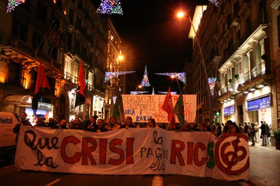 El COP-CpR es manifesta sota el lema 'Que la crisi la paguin els rics'.