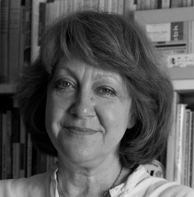 Patrícia Gabancho presenta a Ripollet 'Apàtrides, incultes i (de vegades) analfabets'.