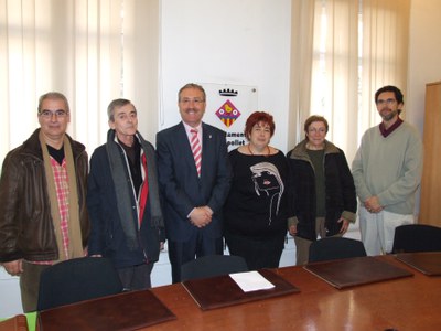 L'Ajuntament i l'Associació d'afectats per l'amiant signen un conveni de col·laboració.