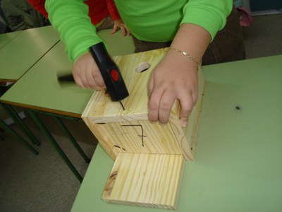 Nou projecte a la Casa de Natura: construcció de nius per a ocells.
