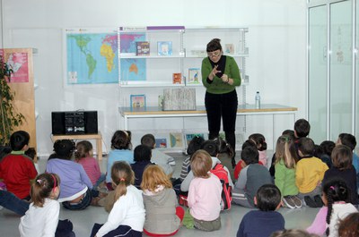 Contes per a infants sobre Noies valentes a la Biblioteca.