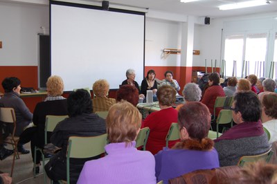 L'Associació Jaume Tuset presenta '10 dones no van voler ser dones ideals'.