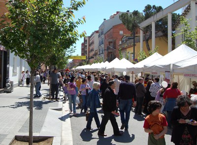 El Sant Jordi a la Rambla torna a lluir en la seva 22ª edició.