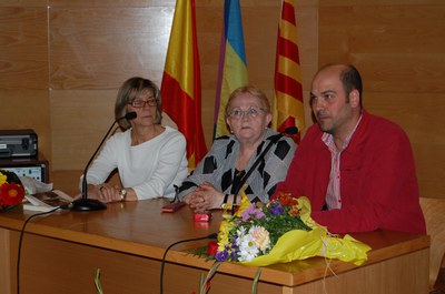 La ripolletenca Adela Martos presenta el seu llibre 'Esta vida es un engaño'.