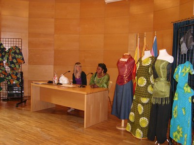 Lliurats els diplomes del curs de costura.