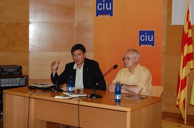 Lluís Recoder presenta a Ripollet el seu llibre 'La llibertat com a resposta'.