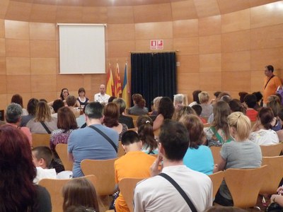 Reunió amb els pares i mares dels casals municipals d'estiu.