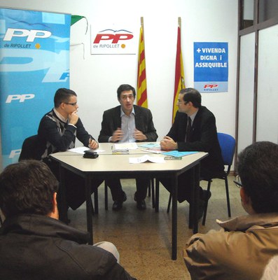 El PP analitza l'alta desocupació entre la població jove.