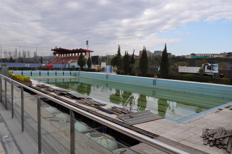 ripollet-esp-visita-obres-cobertura-piscina25-080410.jpg