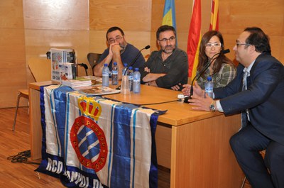La Penya Espanyolista presenta dos llibres "pericos" a Ripollet.