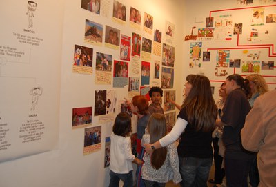 Els alumnes de l'EduArt exposen i representen el seu treball.