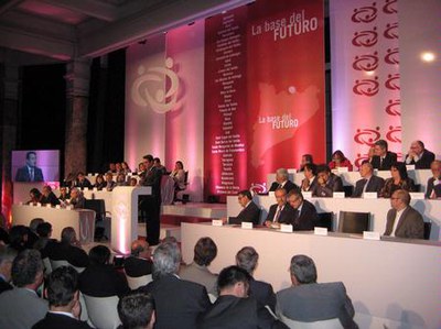 L'alcalde participa d'una acció per atreure empreses als polígons industrials locals.