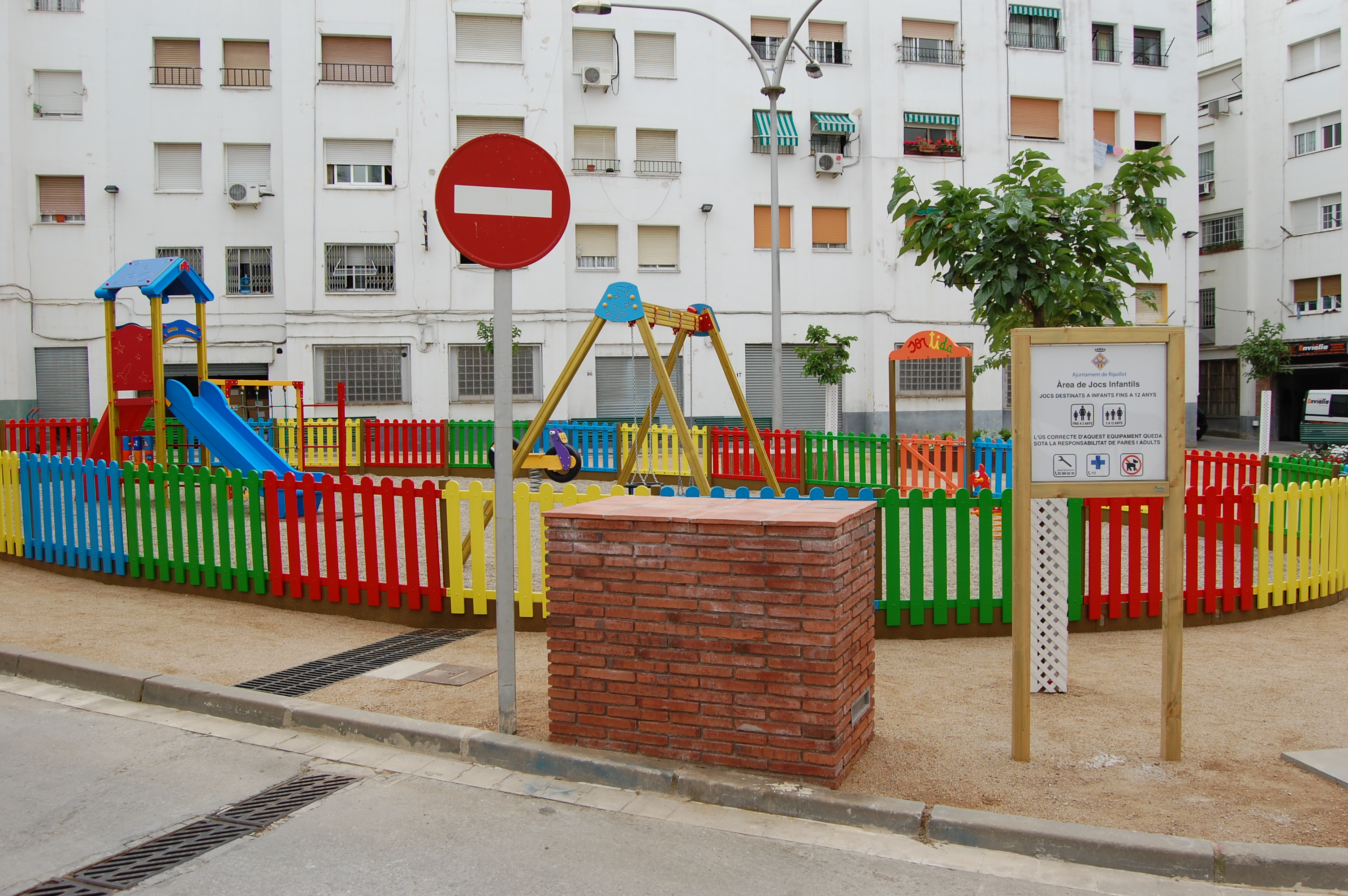 ripollet-urb-rizal-illeta-infantils-280510-03.JPG