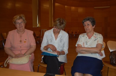 Mans Unides Ripollet recull fons per formar professors a l'Índia .