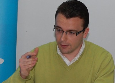 Noves generacions reclama més vigilància al Poliesportiu.