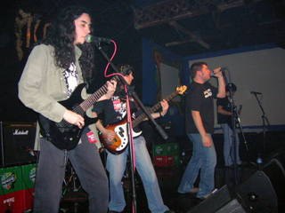 FM'10.Diumenge, 29 d'agost.Els grups locals omplen els Pinetons de música.