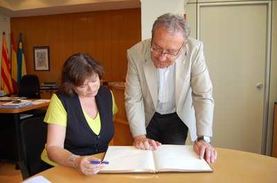 La subdelegada del govern, Montserrat Garcia, visita les obres dels FEOSL a Ripollet.