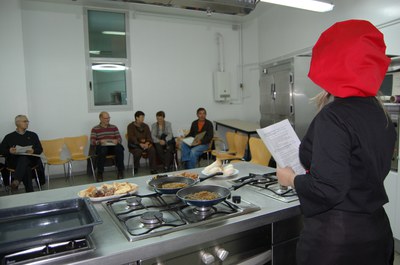 Els bolets omplen la cuina del Centre Cultural.