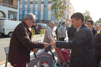 Autonòmiques 2010CIU fa campanya al mercat setmanal.