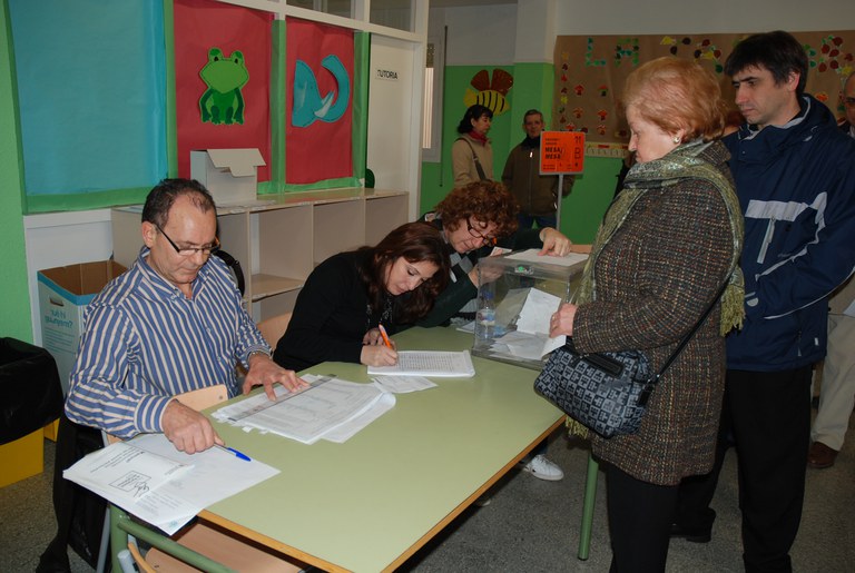 ripollet-pol-eleccions-autonomiques-281110-2.JPG