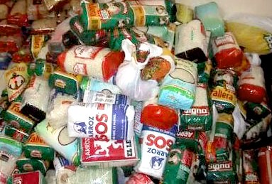 Els Mossos d'Esquadra col·laboren en la campanya de recollida d'aliments de Càrites .