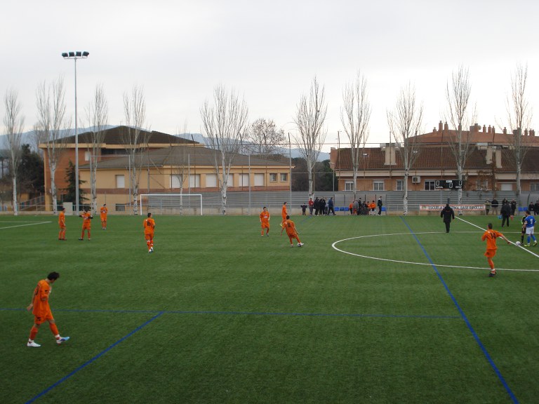 ripollet-esp-escola-futbol-base-300111a.JPG