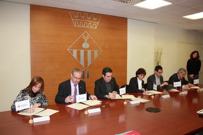 Els sis consistoris de la conca del riu Ripoll signen un conveni de col·laboració.