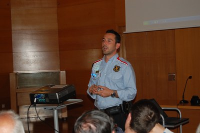Els Mossos d'Esquadra donen consells sobre seguretat a les associacions de veïns.