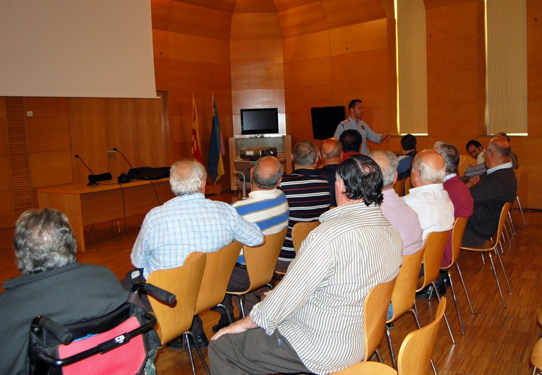 ripollet-ses-xerrada-mossos-seguretat-130411-0032.jpg