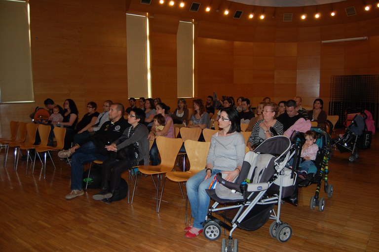 ripollet-edu-xerrada-escolaritzacio-270411-007.JPG