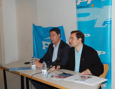 Municipals 2011 Xavier Albiol visita Ripollet per parlar sobre immigració.