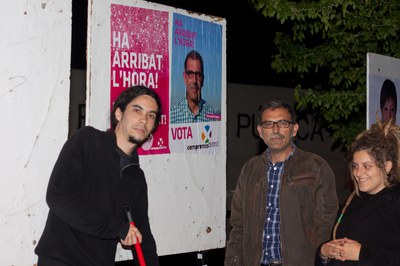 Municipals 2011Enganxada de cartells del CpR.