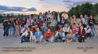 Una quarantena de fotògrafs participen a la sortida nocturna organitzada per Acció Fotogràfica.