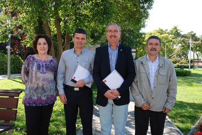 PSC i CiU signen el Pacte de govern.