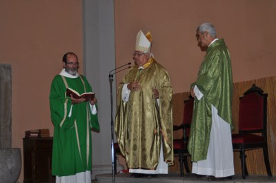 Prop d'un centenar de ripolletencs acompanyen Mn. Antoni Rubio com a nou rector de Llançà .