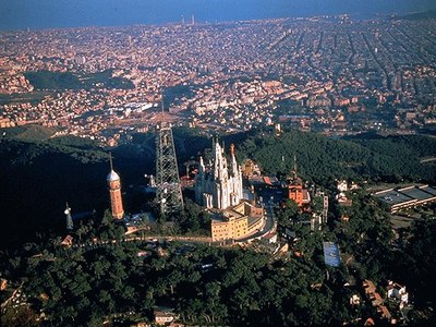 El Centre Excursionista organitza la caminada fins al Tibidabo.