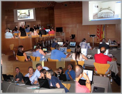 Ripollet Acció Fotogràfica realitza un curs de fotografia.