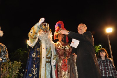 Gran esclat de llum i alegria a la Cavalcada 2012.