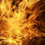 Un incendi calcina un pis del carrer Balmes.