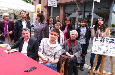 La presència dels escriptors al Racó de les lletres locals genera força expectació.