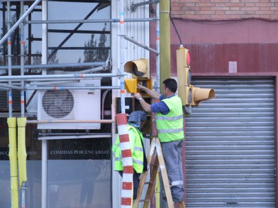 Instal·lats semàfors per a invidents que s'activen amb comandament.