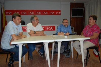 El PSC de Ripollet recull més de 800 signatures en contra de les retallades a les escoles bressol.
