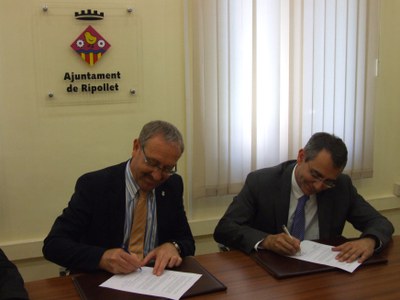 L'Ajuntament signa un conveni amb Sorea per eximir de pagar l'aigua als beneficiaris del PIRMI.